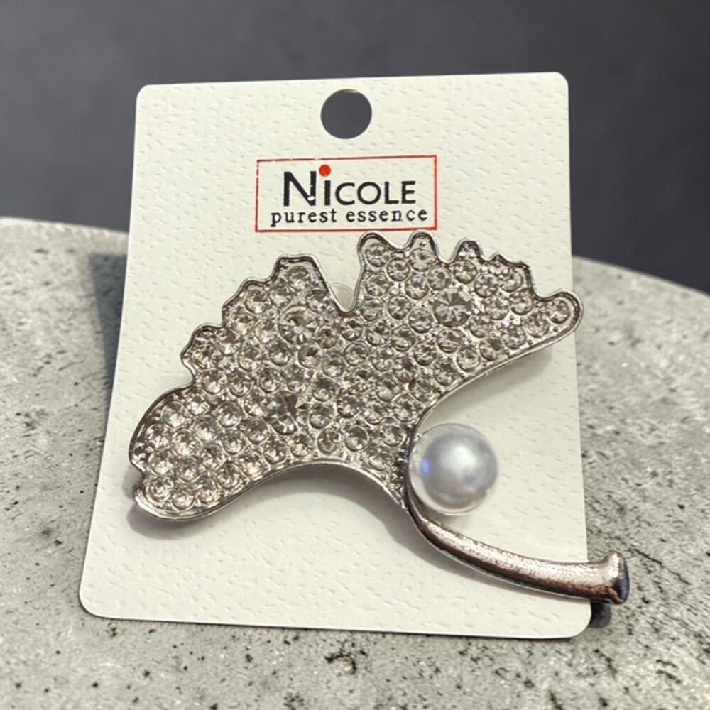 Sparkly Leaf with Pearl Fashion Brooch